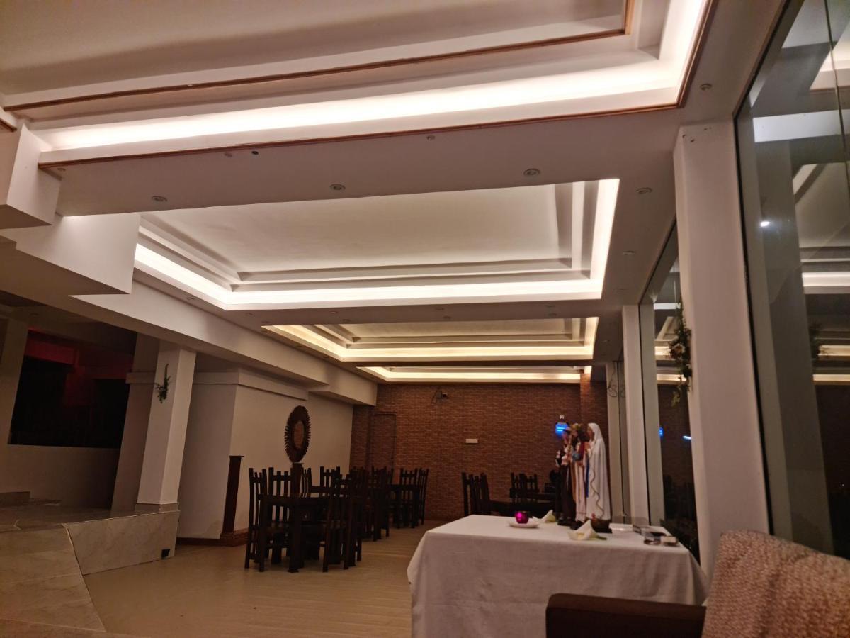 Top Rich Hotel Nuwara Eliya Buitenkant foto